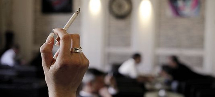 Δεν είμαστε οι μόνοι: Και στην Αυστρία καπνίζουν στα εστιατόρια!