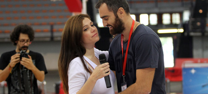 Η πρόταση γάμου στο Ολυμπιακός – Κολοσσός -Μπροστά σε 3.000 άτομα
