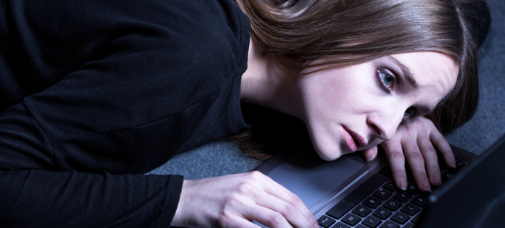 Νέα προειδοποίηση της ΕΛ.ΑΣ. για το επικίνδυνο διαδικτυακό παιχνίδι «Μπλε Φάλαινα» -Κινδυνεύουν οι έφηβοι