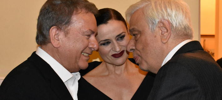 Ο Παυλόπουλος στη μουσική παράσταση του Μητσιά και της Καραμπέτη