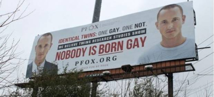 «Κανένας δεν γεννιέται γκέι»: Η σεξιστική αφίσα που προκάλεσε οργή στις ΗΠΑ [εικόνα]