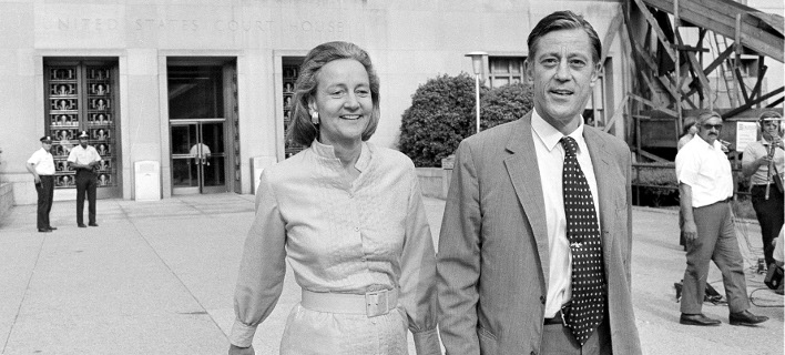 H Γκράχαμ και ο Μπράντλι έξω από το δικαστήριο της Ουάσιγκτον, Ιούνιος 1971. Φωτογραφία: AP Photo