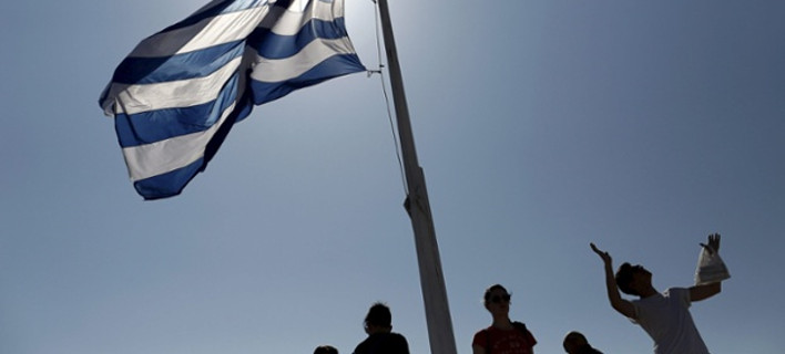 Guardian: Για πρώτη φορά οι επενδυτές φοβούνται τόσο πολύ τη χρεοκοπία και το Grexit 