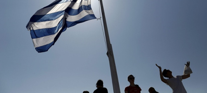 Guardian: Για πρώτη φορά οι επενδυτές φοβούνται τόσο πολύ τη χρεοκοπία και το Grexit