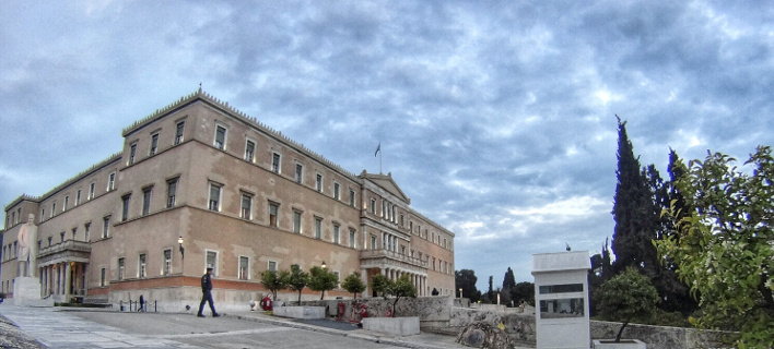 Politico: Οι ψίθυροι για Grexit αρχίζουν ξανά -Η Ελλάδα παραπαίει με τις δύσκολες μεταρρυθμίσεις