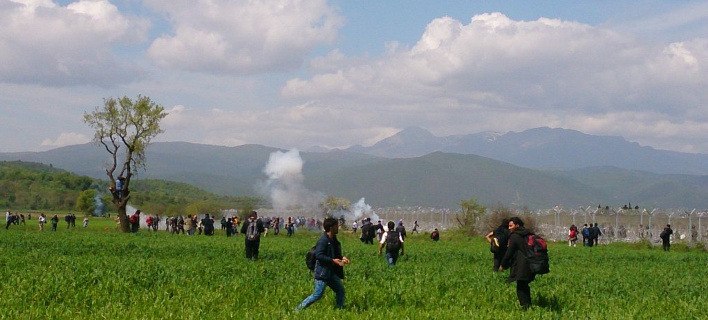 Επεισόδια στην Ειδομένη -Οι Σκοπιανοί ρίχνουν χημικά [εικόνες & βίντεο]