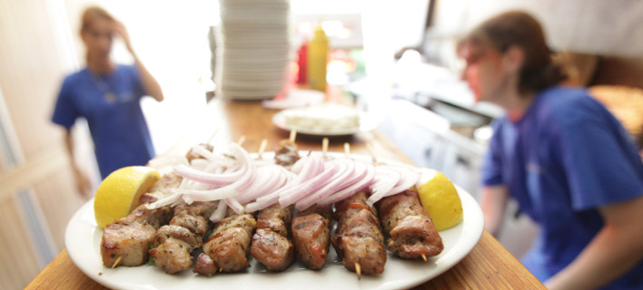 Οι Ελληνες «κόβουν» το delivery- Λόγω κρίσης και τηλεοπτικών συνταγών 