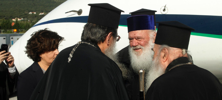 Ο Ιερώνυμος έφτασε στη Λέσβο -Περιμένουν με αγωνία τον Πάπα