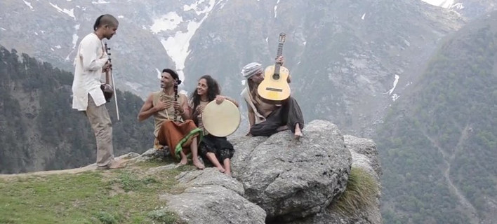 Δέος: Στα Ιμαλάια ερμηνεύουν τραγούδι του Μίκη Θεοδωράκη 