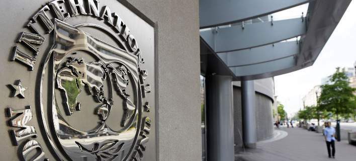 Bloomberg: Η μείωση των κρατικών δαπανών που επέβαλε το ΔΝΤ προκάλεσε περισσότερες ζημιές στην ανάπτυξη της Ελλάδας