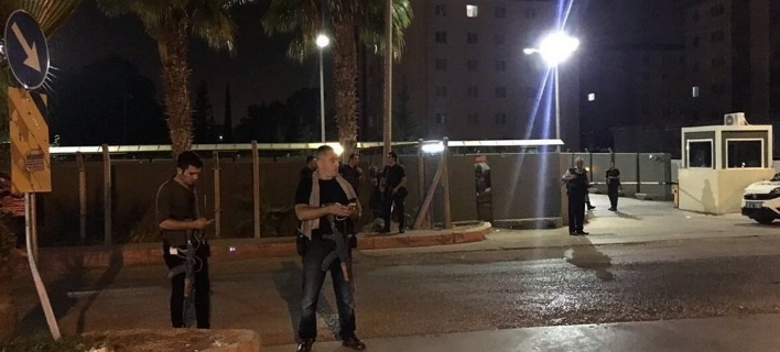 Χιλιάδες αστυνομικοί περικύκλωσαν τη βάση του Ιντσιρλίκ: Φήμες για νέο πραξικόπημα -Ελεγχος ασφαλείας, λέει η κυβέρνηση