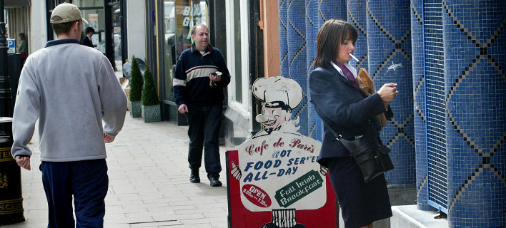 Î“Ï…Î½Î±Î¯ÎºÎ± ÏƒÎµ Î´ÏÏŒÎ¼Î¿ Ï„Î·Ï‚ Î™ÏÎ»Î±Î½Î´Î¯Î±Ï‚/ Î¦Ï‰Ï„Î¿Î³ÏÎ±Ï†Î¯Î± AP images