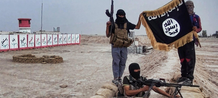 Σοκάρει και πάλι η ISIS: Ανατριχιαστικά στιγμιότυπα από δημόσιους ακρωτηριασμούς και σταύρωση υπόπτων [εικόνες]