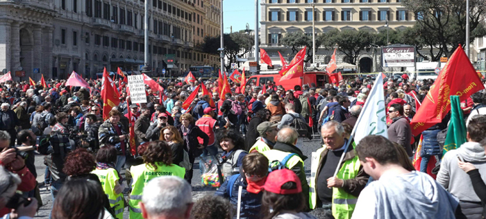 Στους δρόμους οι Ιταλοί -Δεκάδες χιλιάδες διαδήλωσαν κατά της μεταρρύθμισης στα εργασιακά 