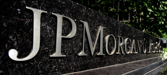 JP Morgan: Χωρίς συμφωνία ως την Κυριακή, θα κλείσουν οι τράπεζες τη Δευτέρα και θα επιβληθούν capital controls 