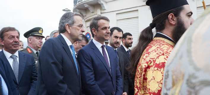 Φωτογραφία: Κυριάκος Μητσοτάκης και Αντώνης Σαμαράς στην περιφορά της εικόνας