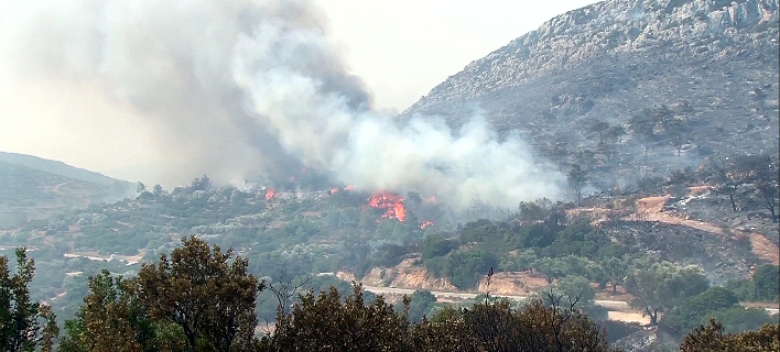 Αποτέλεσμα εικόνας για φωτιά στα Καλύβια