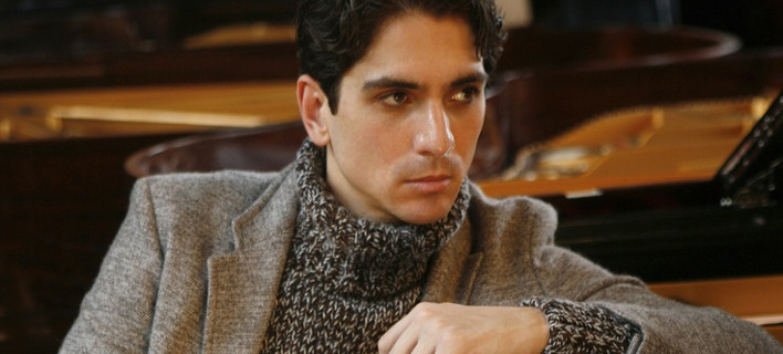 O Ελληνας πιανίστας Αλέξανδρος Καπέλης συγκίνησε τη Ρώμη
