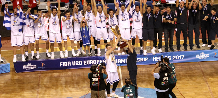 Eurobasket U-20: Συγκίνηση στην απονομή -Η σπουδαία κίνηση του Χαραλαμπόπουλου