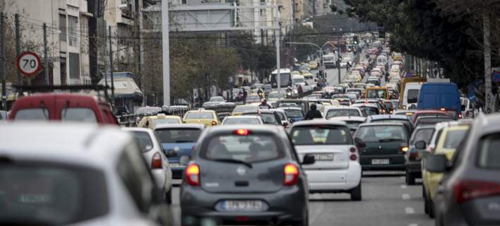 Βουλή: Αντισυνταγματικά τα εισοδηματικά κριτήρια στα πρόστιμα του ΚΟΚ