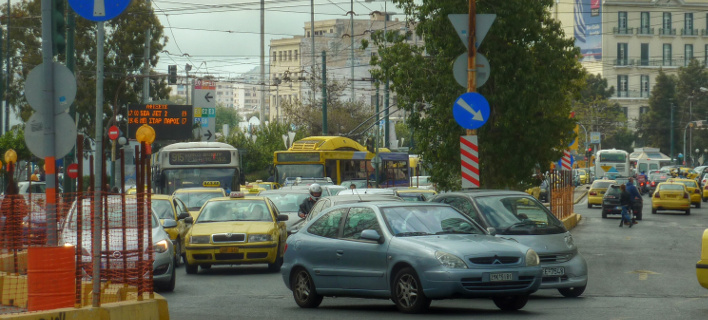 Νέο σχέδιο ΥΠΟΙΚ -Επιπλέον φόρος στη βενζίνη για τα τέλη κυκλοφορίας