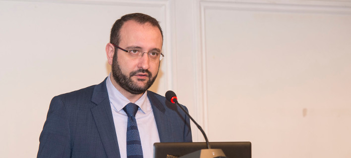 Οικονομολόγοι: Ασφυξία στην αγορά μετά το ψαλίδισμα της δόσης