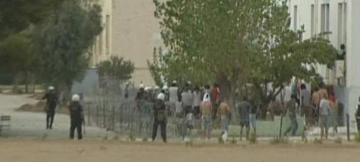 Εκτεταμένες ζημιές στο κέντρο κράτησης μεταναστών στην Κόρινθο μετά τα επεισόδια