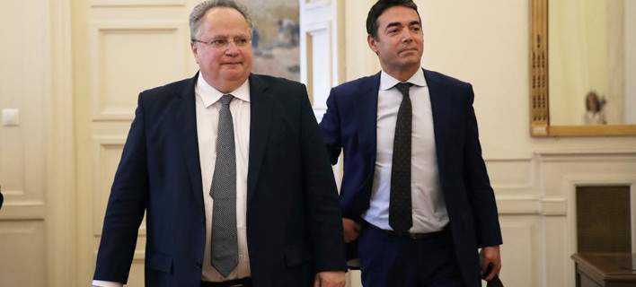 Ο Κοτζιάς προσγειώνεται στα Σκόπια -Πολλά αγκάθια και βαρύ κλίμα στη διαπραγμάτευση