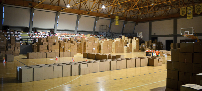 Ντροπή: 37χρονος πιάστηκε επ’ αυτοφώρω να κλέβει τρόφιμα για τους πυρόπληκτους στη Νέα Μάκρη