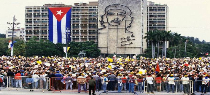 Ιστορική στιγμή: Οι ΗΠΑ ανοίγουν πρεσβεία στην Κούβα - Δηλώσεις στις 7 Ομπάμα-Κάστρο