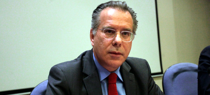 Κουμουτσάκος: Στις δημοκρατίες οι πρωθυπουργοί δεν κάνουν κρυφά ταξίδια με το κυβερνητικό αεροσκάφος