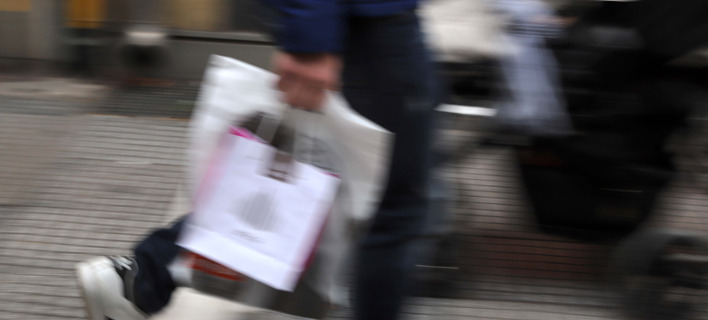 Η αύξηση της ιδιωτικής κατανάλωσης στηρίζεται στις αποταμιεύσεις και στην έξαρση της φοροδιαφυγής/Φωτογραφία: Eurokinissi