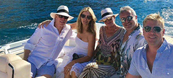 Η μητέρα των Καρντάσιαν παρέα με τον Tommy Hilfiger για διακοπές στην Υδρα! (ΦΩΤΟ)