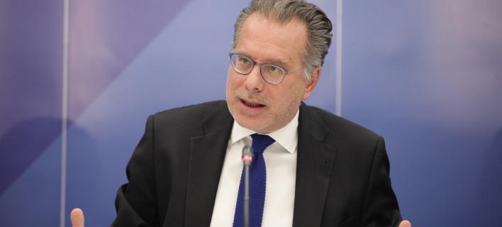 Κουμουτσάκος: Η κυβέρνηση βρίσκεται στο δρόμο της συνταγματικής εκτροπής