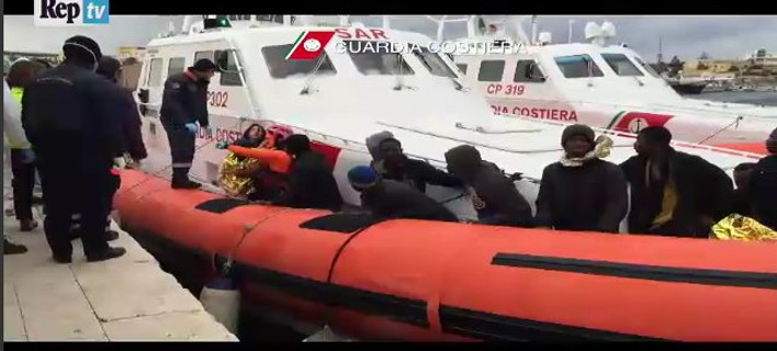 Νέα τραγωδία στη Μεσόγειο: Νεκροί 300 μετανάστες -Δραματικές σκηνές στη Λαμπεντούζα [βίντεο]