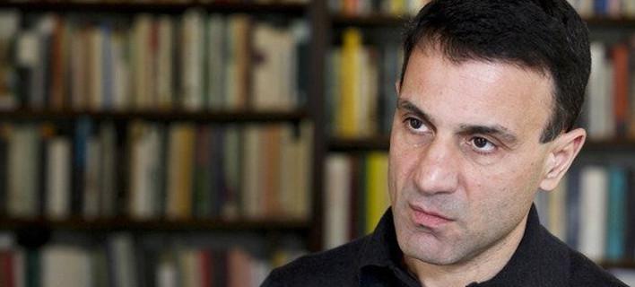Ευθεία αμφισβήτηση του Βαρουφάκη από τον Λαπαβίτσα -Αφήνει αιχμές, δείχνει δυσφορία