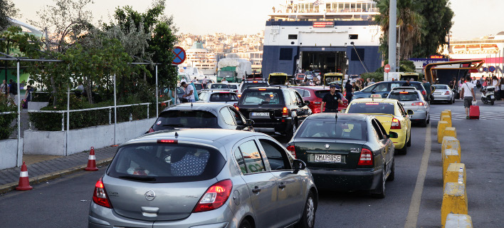 Κυκλοφοριακό κομφούζιο στον Πειραιά -Ταξιδιώτες έχασαν τα πλοία τους