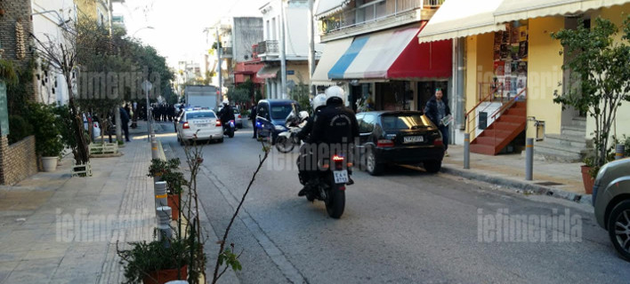 Πυροβολισμοί σε ληστεία σούπερ μάρκετ στα Πετράλωνα -Καρέ καρέ η σύλληψη του ενός δράστη [εικόνες]