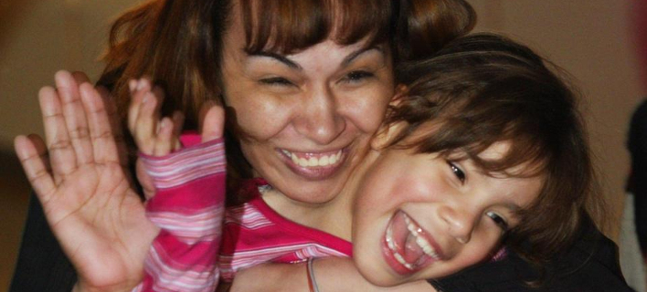 Î— Î›Î¿Ï…Î¶ ÎšÎ¿Ï…Î­Î²Î±Ï‚ Î¼Îµ Ï„Î·Î½ ÎºÏŒÏÎ· Ï„Î·Ï‚ ÎÏ„Î­Î»Î¹Î¼Î±Ï (Î¦Ï‰Ï„Î¿Î³ÏÎ±Ï†Î¯Î± Î±ÏÏ‡ÎµÎ¯Î¿Ï…: Î‘Î¡) 