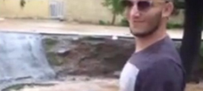 Νεαρός διακωμωδεί το χάλι της Αθήνας -Κολυμπά στο Μενίδι και γίνεται viral [βίντεο]