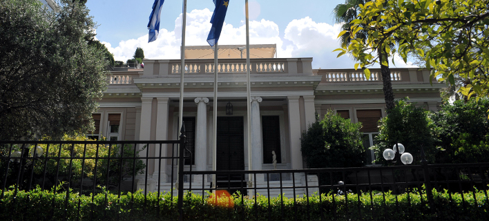 Κυβέρνηση σε Σόιμπλε: Εχουν καταγραφεί ιστορικά οι ευθύνες του για τη διαχείριση της ελληνικής κρίσης