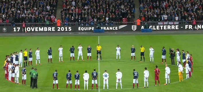 Παγκόσμια συγκίνηση στο Λονδίνο: Ολο το Γουέμπλεϊ τραγούδησε την Μασσαλιώτιδα [εικόνες & βίντεο]