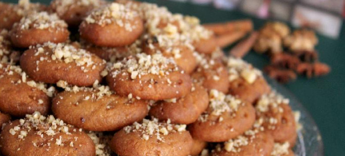 Πόσες θερμίδες έχουν τα γλυκά των Χριστουγέννων [λίστα]