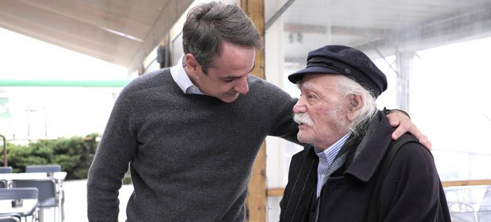 Aπρόσμενη συνάντηση Μητσοτάκη-Γλέζου καθ' οδόν προς την Κατερίνη [εικόνες]