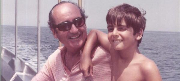Με μια φωτογραφία μαζί του, από την παιδική του ηλικία, αποχαιρετά ο Κυριάκος Μητσοτάκης τον πατέρα του -«Σε ευχαριστώ για όλα» [εικόνα]