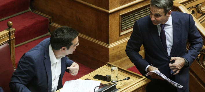 Ο Αλέξης Τσίπρας και ο Κυριάκος Μητσοτάκης στη Βουλή / Φωτογραφία: SOOC/Nikos Libertas