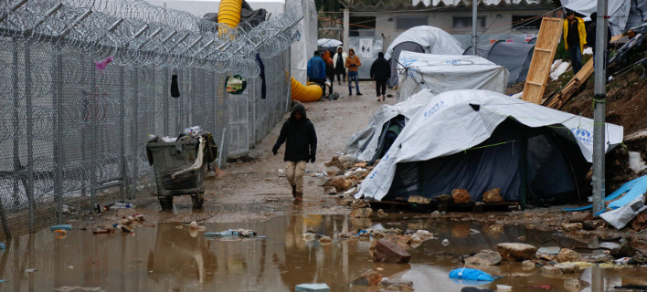 WSJ: Ο πρόσφυγες στη Μόρια επέστρεψαν στη Λίθινη Εποχή -Χωρίς ρεύμα, τους κυριεύει απελπισία /Φωτογραφία Αρχείου: Intime News