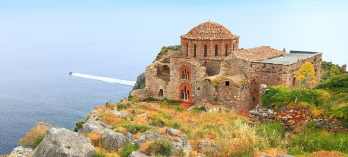 Η «Αγία Σοφία» της Ελλάδας -Πού βρίσκεται ο εντυπωσιακός ναός που είναι χτισμένος στο χείλος του γκρεμού