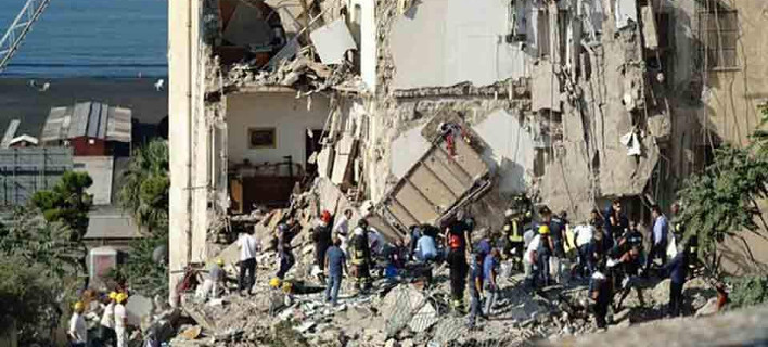 Εκτακτο: Κατέρρευσε κτίριο κοντά στη Νάπολη -Υπάρχουν εγκλωβισμένοι [βίντεο] 