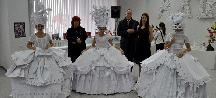 Νυφικά από χαρτί: Οι ασυνήθιστες και εντυπωσιακές δημιουργίες Ρωσίδας σχεδιάστριας [εικόνες]